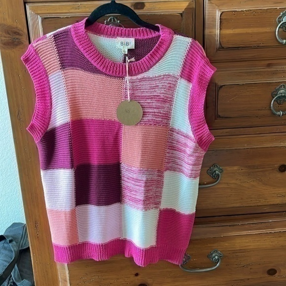 BIBI Women’s Pink And White Sleeveless Sweater Size Large NWT